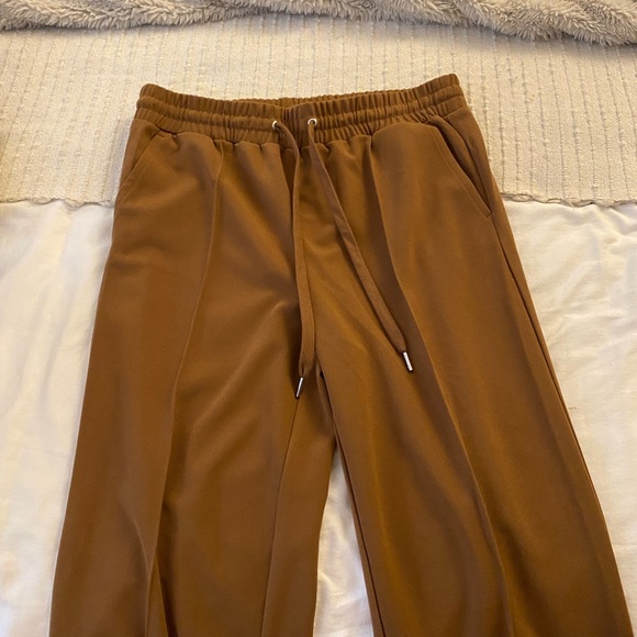 Brown tie waste pants that can be dressed up or down! Size medium - Picture 2 of 4